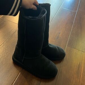 Black tall Uggs size 7